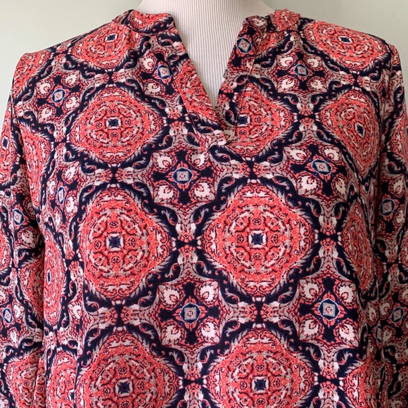 Pink Rose Top. Split neck, button tab sleeves. - Picture 6 of 10